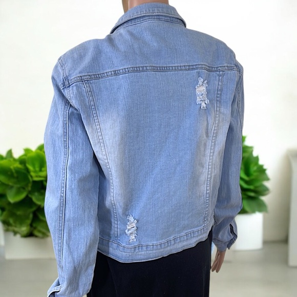 NEW VIP Jeans Distressed Long Sleeve Button Down with Pockets Denim Jacket - Picture 15 of 16